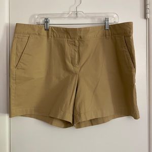 NWT Lands End low rise khaki shorts, size 18